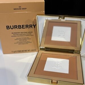Burberry Beyond Wear Setting Powder in Medium-Deep